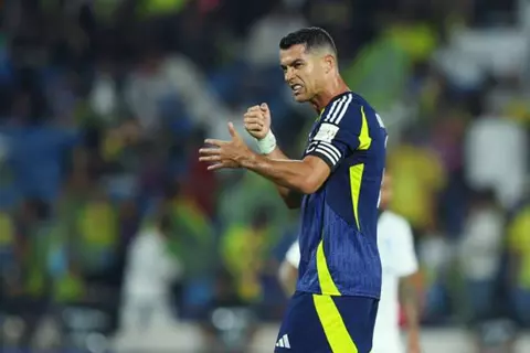 غادر الملعب بعد رباعية الهلال.. رونالدو يترك النصر في مراسم السوبر السعودي (فيديو)